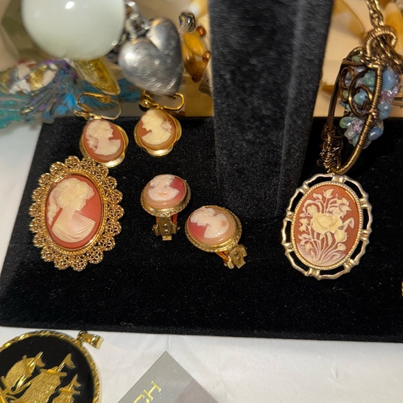 Come dig with me.  Unlisted gorgeousness in every price range. - Picture 8 of 16